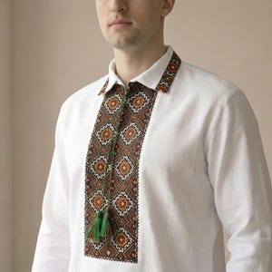 Handgjord Hutsul Vyshyvanka kyrkskjorta herrbomull folkceremonidräkt ukrainsk religiös tjänstskjorta traditionell kyrklig fest bild 1