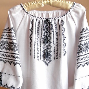 Totally handmade Ukrainian vyshyvanka. Boho style grey embroidery white blouse. Peasant blouse. Traditional clothing