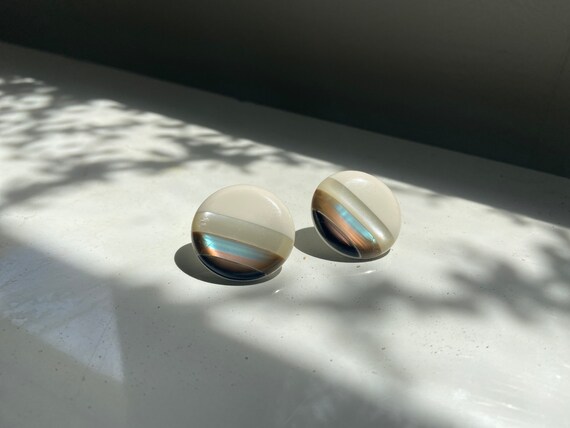 90s striped pearlescent earrings • circle • - image 5