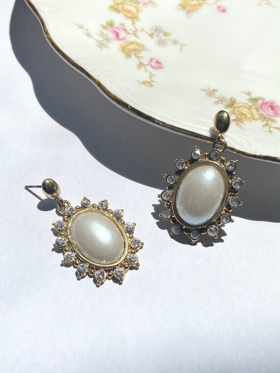 vtg pearl and rhinestone earrings - image 2