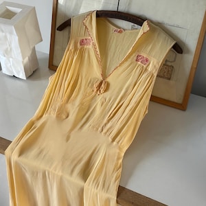lady duff slip dress Hilary Duff's Slip Dress Stuns with a Bold Deep V-Neck Twist Hilary Duff proves once again why she's a true fashion icon, effortlessly turning a simple silhouette into something unforgettable. Her latest