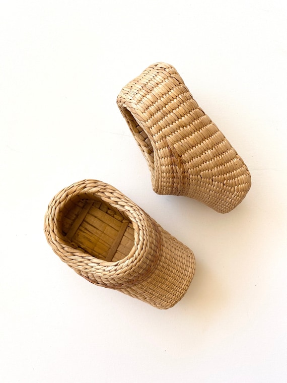 70s rattan slippers