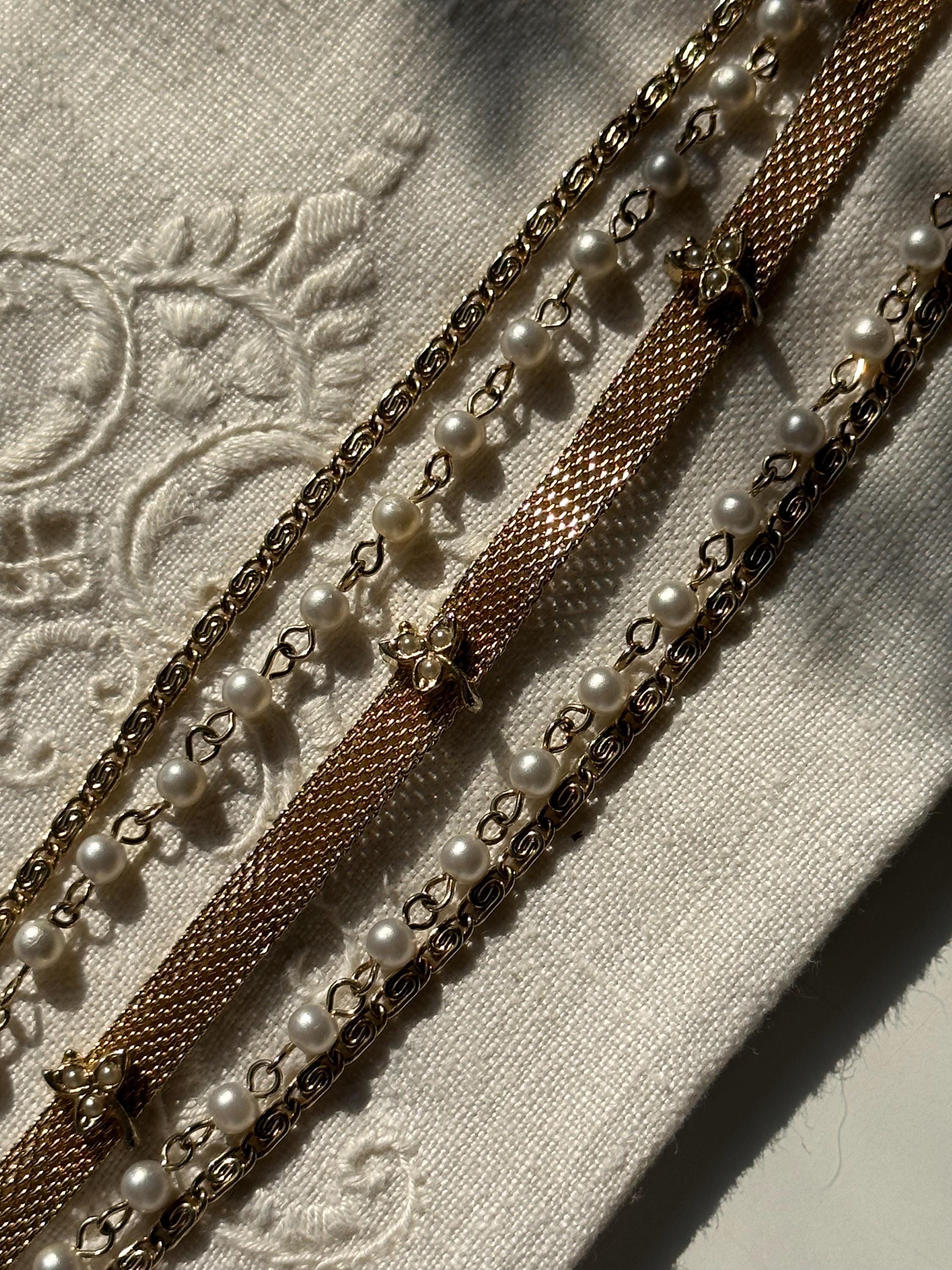 vtg bracelet pearled charm and chain • gold tone•