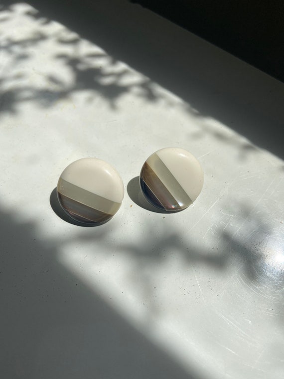 90s striped pearlescent earrings • circle • - image 6