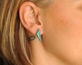 Boucles d’oreilles Triangle Post Stud en bois bleu turquoise et blanc, argent sterling ou acier chirurgical, bijoux hypoallergéniques