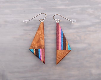 Boucles d'oreilles en bois grand triangle coloré hypoallergénique dépareillées,