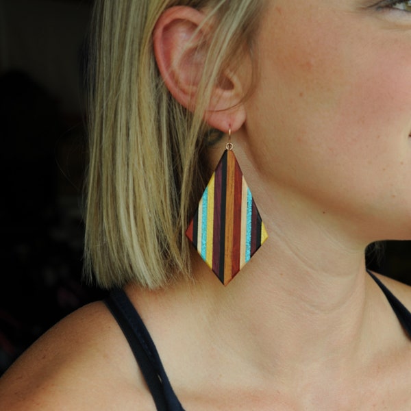 Grandes pendientes de declaración de madera boho y turquesa teardrop con incrustación turquesa, pendientes de declaración de gran tamaño.