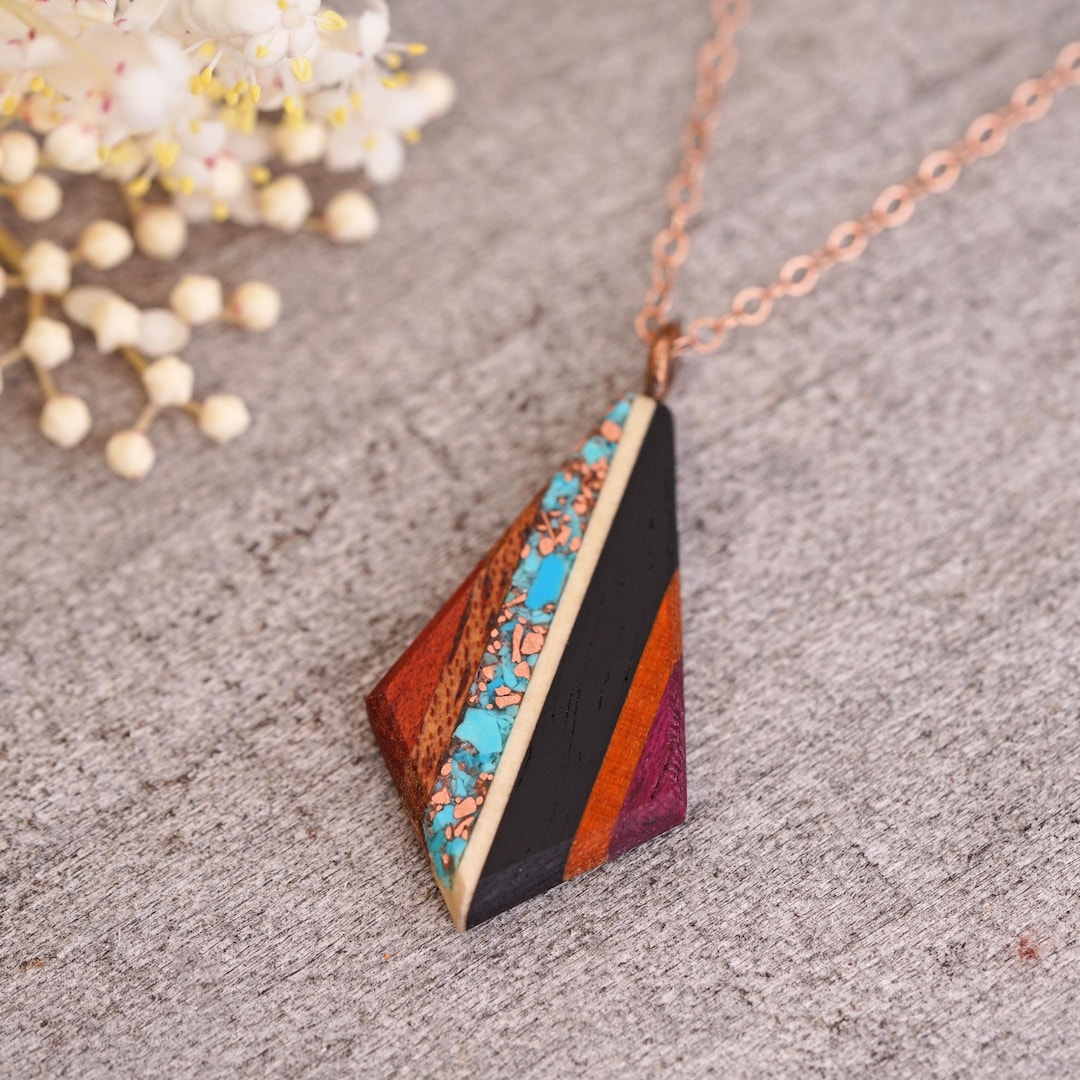 Natural Turquoise Beaded Necklace wi/ Copper Cross Pendant 242u