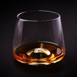 Saxton Aerating Whiskey Glasses, Set of 4 - Whiskey Lover Gift, Unique ...