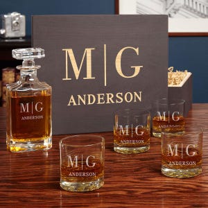 Custom Whiskey Decanter Set with Etched Whiskey Glasses - Custom Barware Gift for Him, Whiskey Lover Gift, Anniversary Gift, Promotion Gift