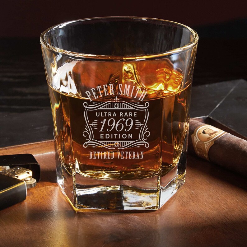 Close-up of the engraved whiskey glass with Ultra Rare design.