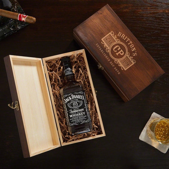 Coffret cadeau personnalisé bouteille d'alcool et de whisky Idées cadeaux  pour homme, cadeaux d'anniversaire pour lui, coffret cadeau en bois gravé -   Canada