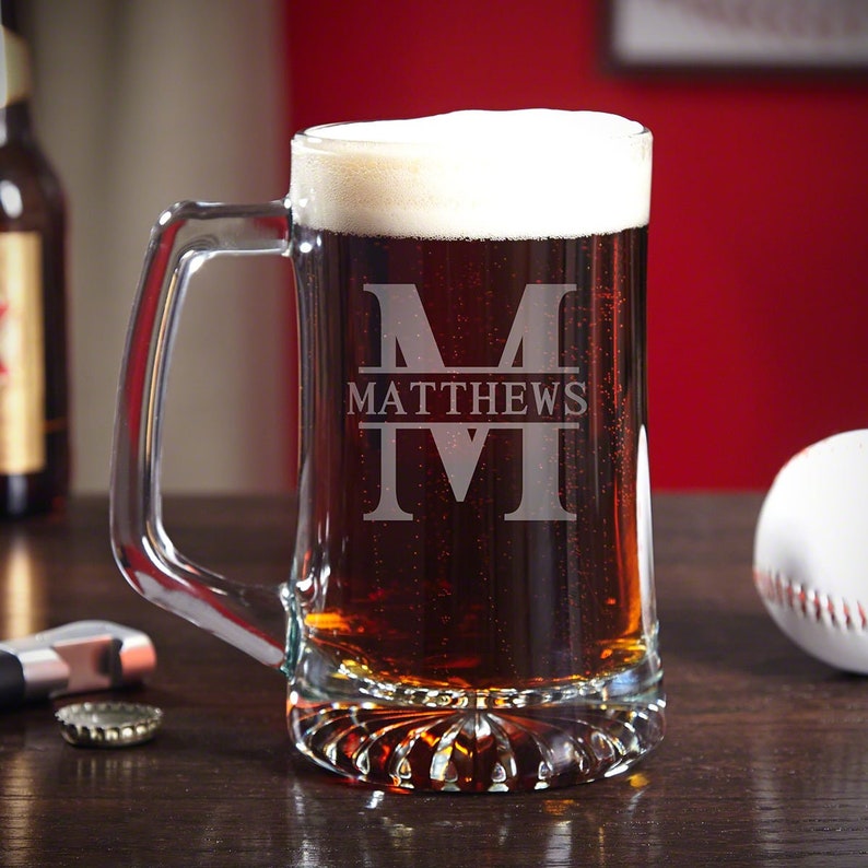 Close-up of the etched beer glass with custom name and initial.