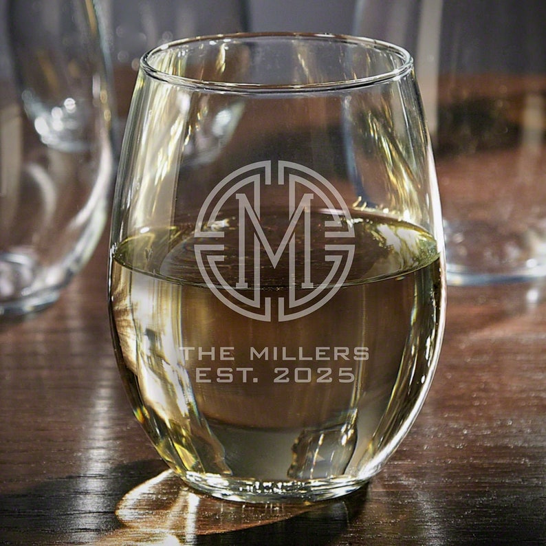 Close-up of the personalized wine glass.