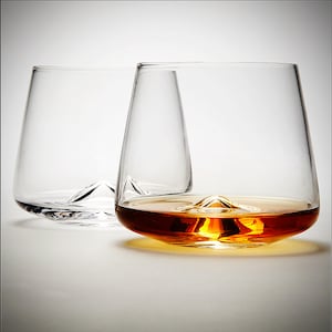 Saxton Aerating Whiskey Glasses, Set of 4 - Whiskey Lover Gift, Unique ...