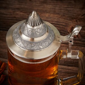 Top view of the German beer stein lid.