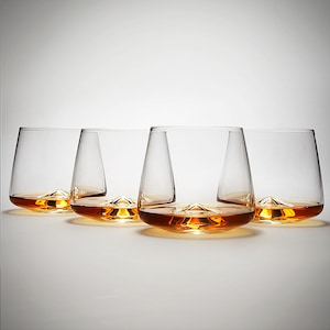 Saxton Aerating Whiskey Glasses, Set of 4 - Whiskey Lover Gift, Unique ...