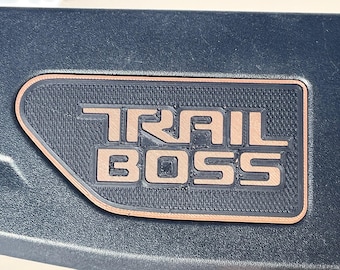 Cubiertas de bolsillo para estacas Silverado Sierra 2019-2026, color doble, marrón TRAIL BOSS