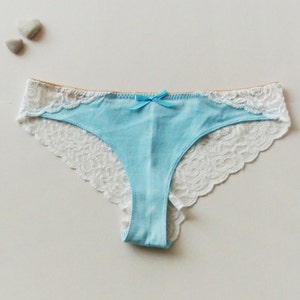 Lingerie de mariée Bonboneva : culotte brésilienne Something Blue en coton et dentelle Zina avec dos en dentelle italienne image 4