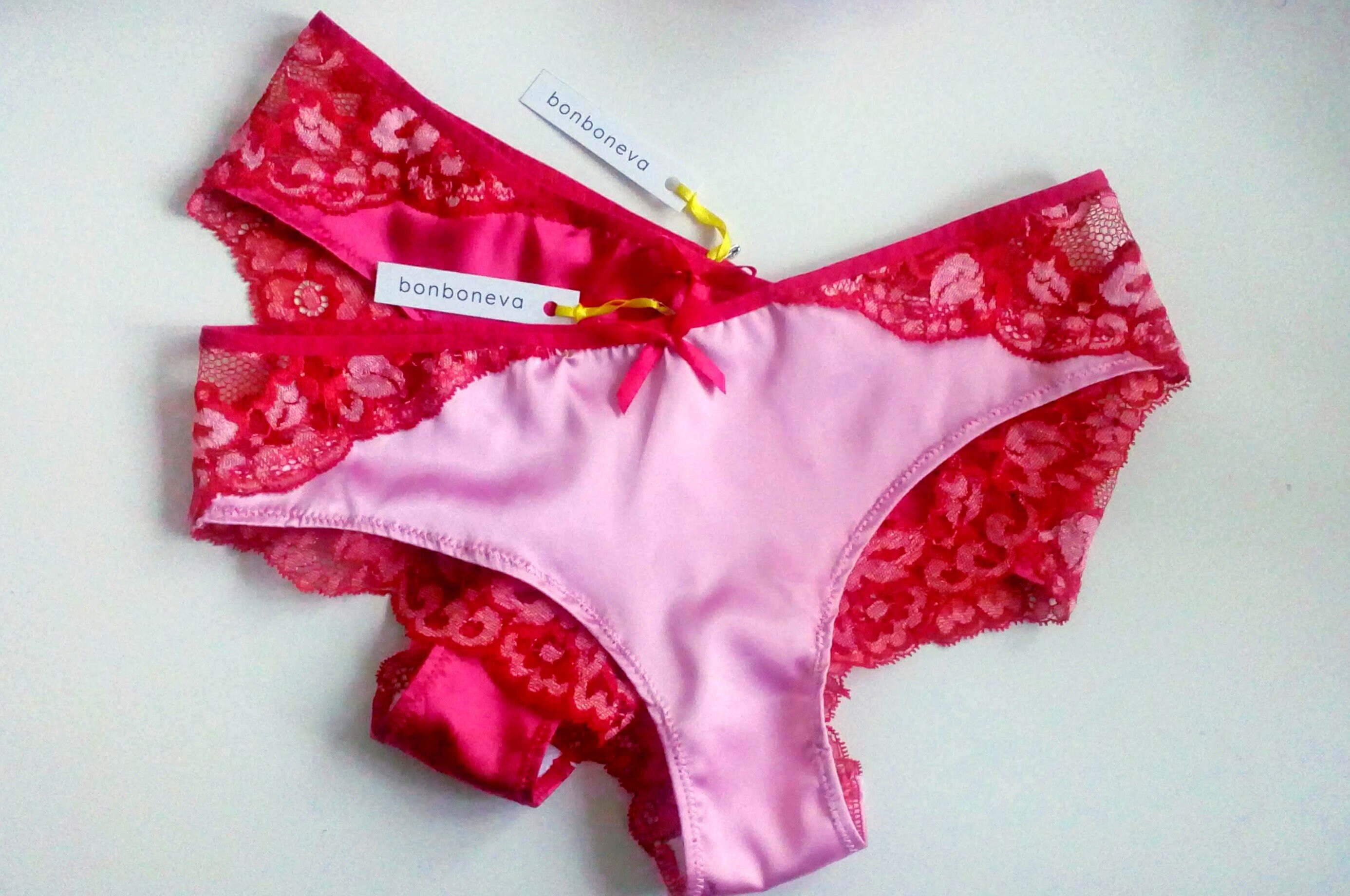 Bragas de corte brasileno Zina de encaje rojo y rosa con espalda de encaje regalo de novia Sexy Cheeky Satin Pantie de Bonboneva Etsy Mexico