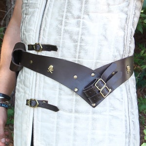 A Pirate’s Life for Me Brown Leather Sword Belt | Hand Crafted Genuine Cowhide Leather Adjustable Cutlass Sword Belt w/ Jolly Roger Design