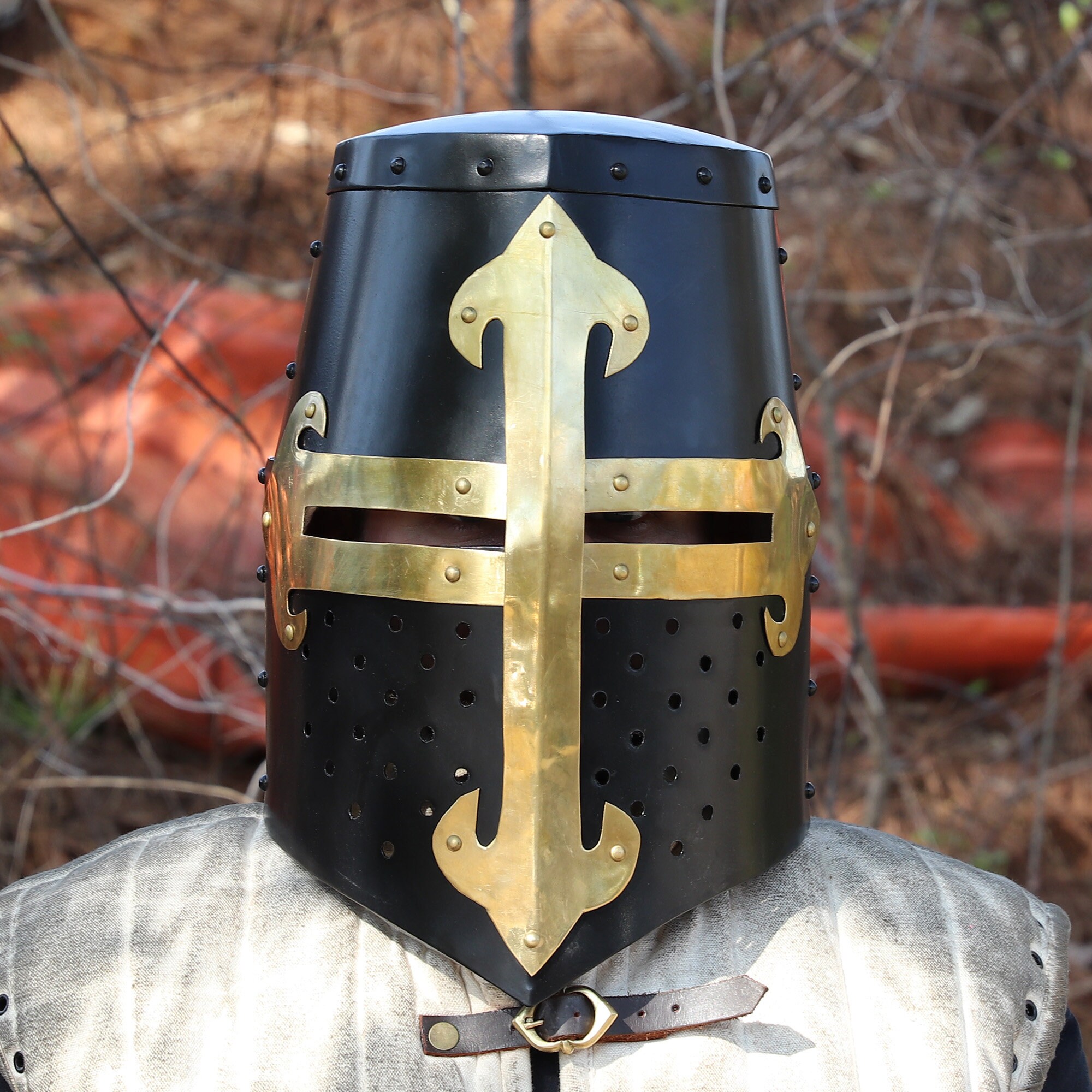 collectibles-templar-crusader-helmet-with-brass-trim-militaria-art