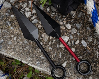 Help!!! So I was looking at this and does anyone know who used the 4th  weapon(kunai) in this picture. I have looked around but I couldn't find  anything about it and it