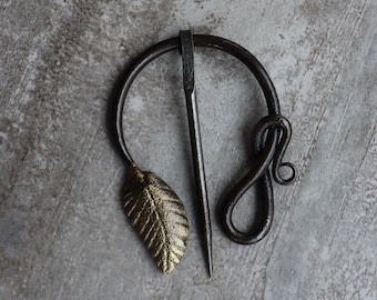 Woodland Elf Leaf of Luck Penannular Brooch - Medieval Inspired Hand Forged Iron Costume Cloak Pin Jewelry