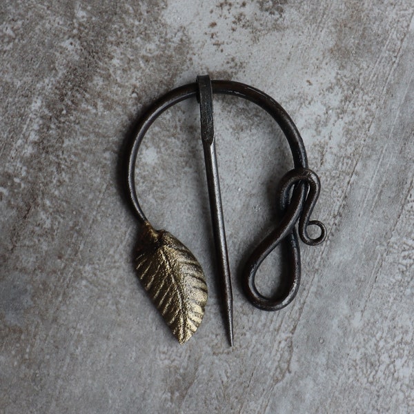 Woodland Elf Leaf of Luck Penannular Brooch - Medieval Inspired Hand Forged Iron Costume Cloak Pin Jewelry