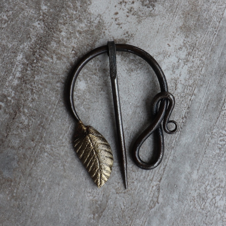Woodland Elf Leaf of Luck Penannular Brooch - Medieval Inspired Hand Forged Iron Costume Cloak Pin Jewelry 