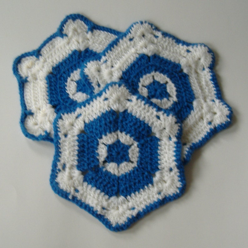 Hexagon Hot Pad Crocheted Trivet Blue and White Pot Holders and Mat 3-piece set Crocheted Pot Holders and Mat Kitchen Accessory