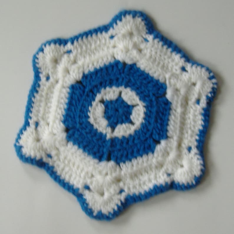 Hexagon Hot Pad Crocheted Trivet Blue and White Pot Holders and Mat 3-piece set Crocheted Pot Holders and Mat Kitchen Accessory
