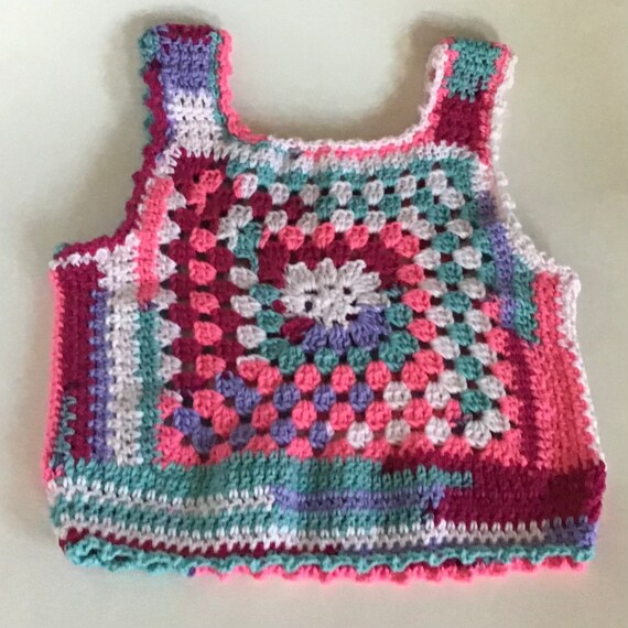 Gilet au crochet, grand-mère carrée 16
