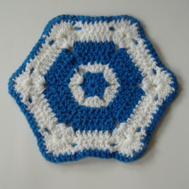 Hexagon Hot Pad Crocheted Trivet Blue and White Pot Holders and Mat 3-piece set Crocheted Pot Holders and Mat Kitchen Accessory