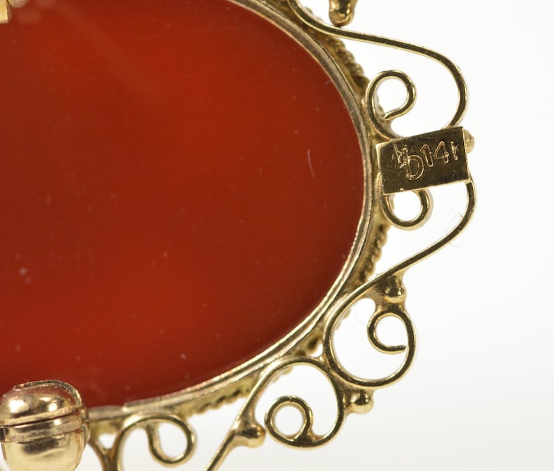 14K Onrate Oval Carved Shell Cameo Filigree PendantPin Yellow Gold