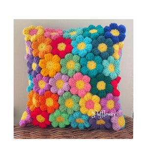 Crochet Donut Cushions- Pattern & Tutorial  Cojines de ganchillo,  Manualidades, Ganchillo manualidades