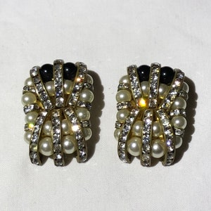 Lovely antique rhinestone clip-on earring