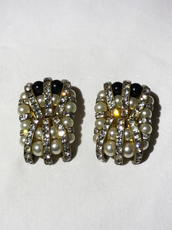 Charming old clip has rhinestone earring