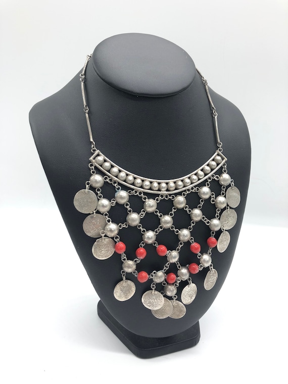What Type Of Necklace To Wear With Necklines :) | Necklace for neckline,  Fashion vocabulary, Fashion