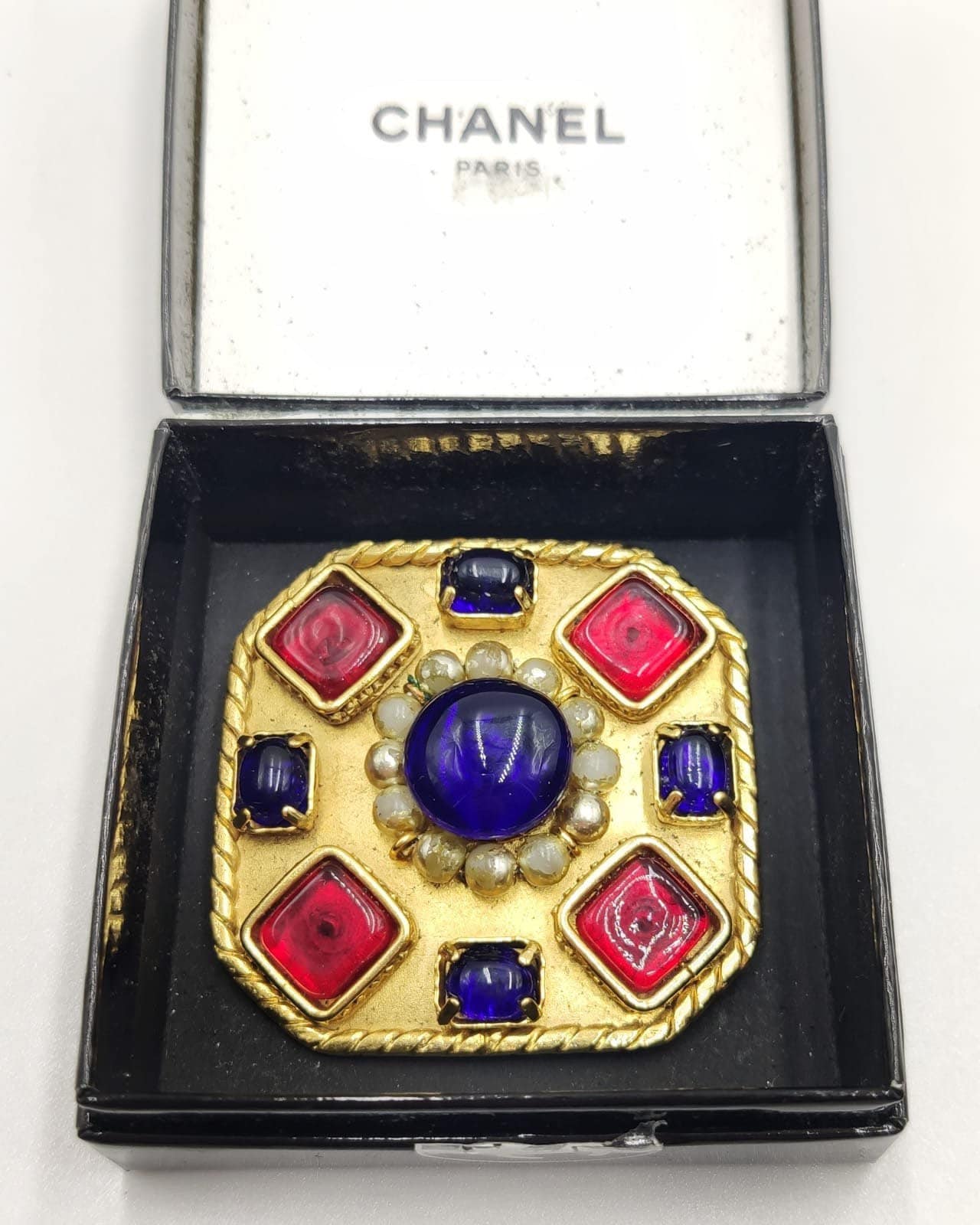 Chanel Gripoix Authentic Vintage Brooch With Glass Paste Chanel Gripoix Authentic Vintage Brooch With Glass Paste