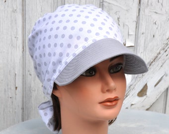 Summer preformed bandana cap in white cotton with gray polka dots with plain gray visor for women - one size