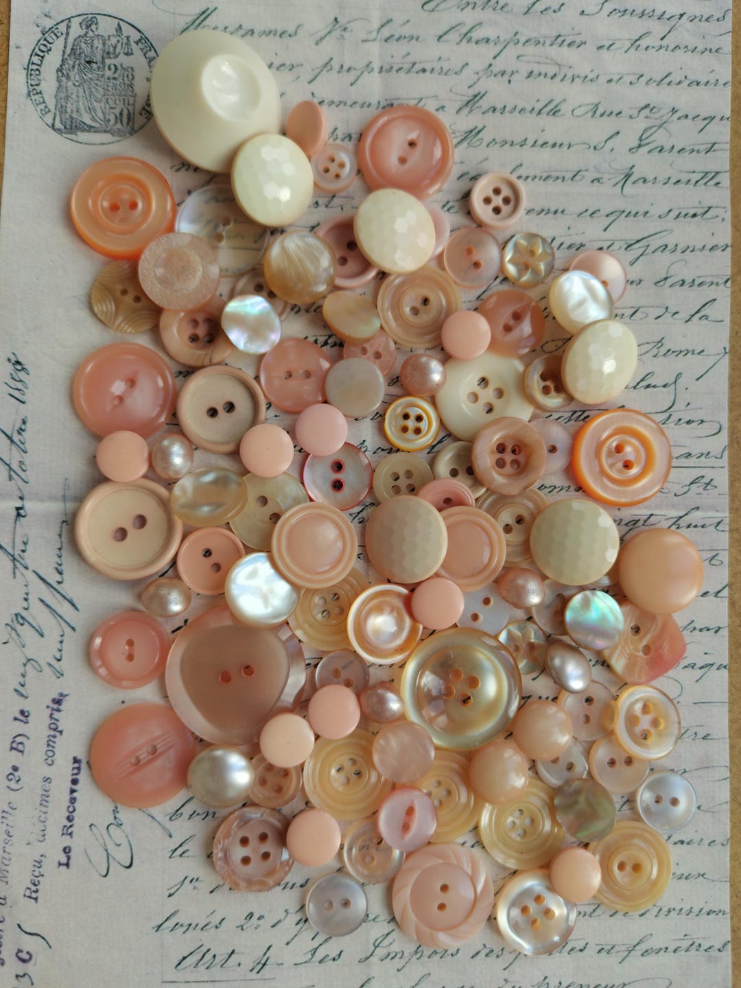 Lovingly Selected Vintage Buttons in Peachy Subtle Shades Dating All ...