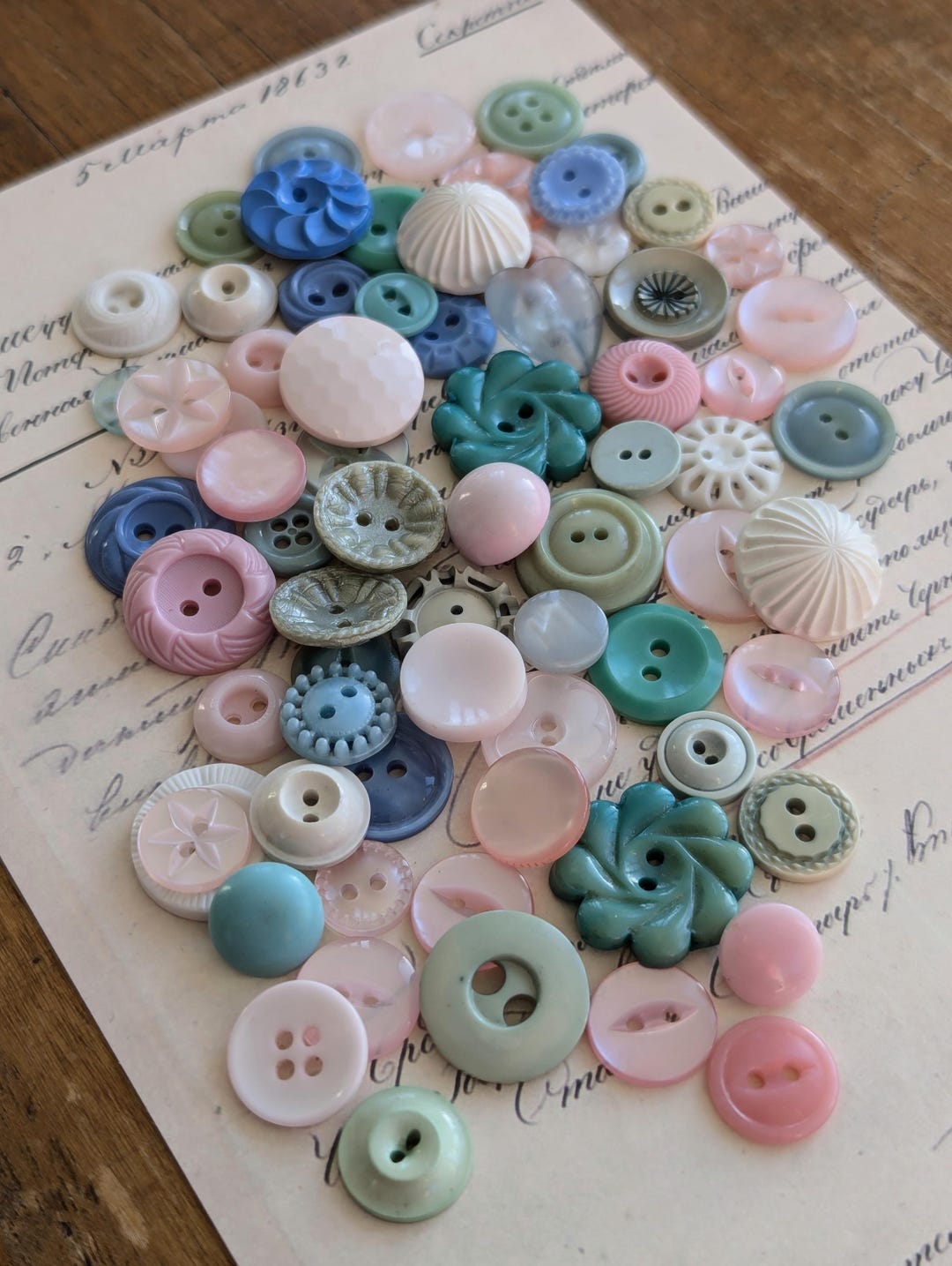 65 Lovingly Selected Vintage Buttons Pastel Shades Dating Back to the ...