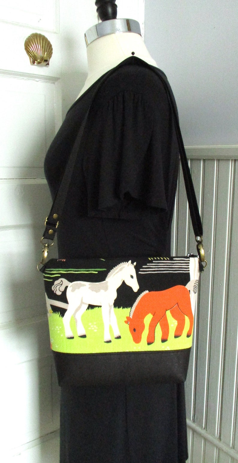 Horseplay 1940s Vintage Barkcloth and Cork Fabric Zip Top Crossbody Shoulder Bag image 5