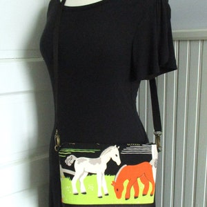 Horseplay 1940s Vintage Barkcloth and Cork Fabric Zip Top Crossbody Shoulder Bag image 6