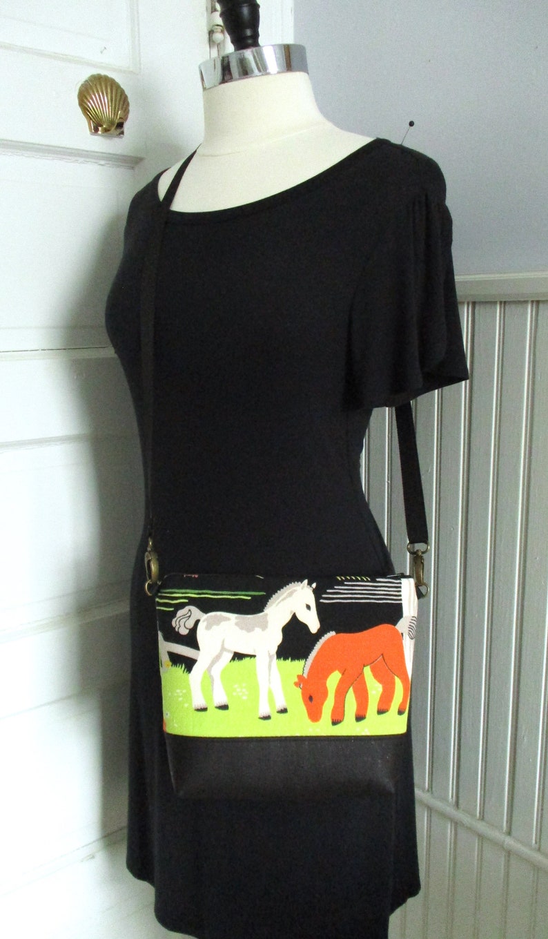 Horseplay 1940s Vintage Barkcloth and Cork Fabric Zip Top Crossbody Shoulder Bag image 6