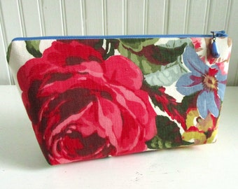 Blousy Bouquet - 1940s Vintage Broadcloth Fabric Zip Top Makeup Bag, Purse Organizer