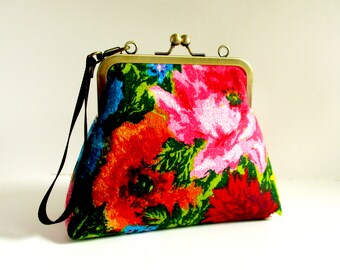 Botanical Gardens - 1960s Vintage Barkcloth Fabric 6" Antique Brass Kisslock Frame Crossbody Shoulder Bag