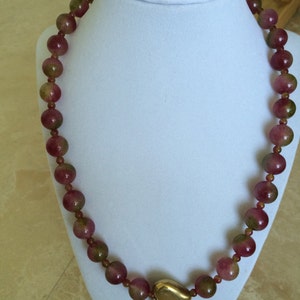 Red / green jade necklace with aBronze heart Center