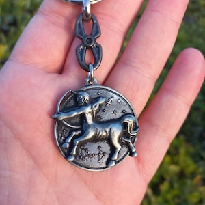 Llavero del zodiaco Sagitario, llavero del zodiaco, amuleto de astrología, colgante del horóscopo, joyería Sagitario, regalo de cumpleaños, amuleto de bolso, accesorio para automóvil